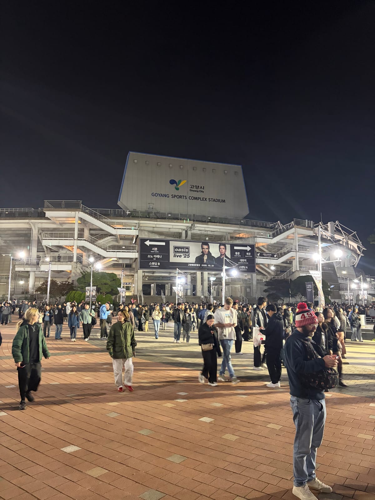 ๐ฉท oasis, goyang
