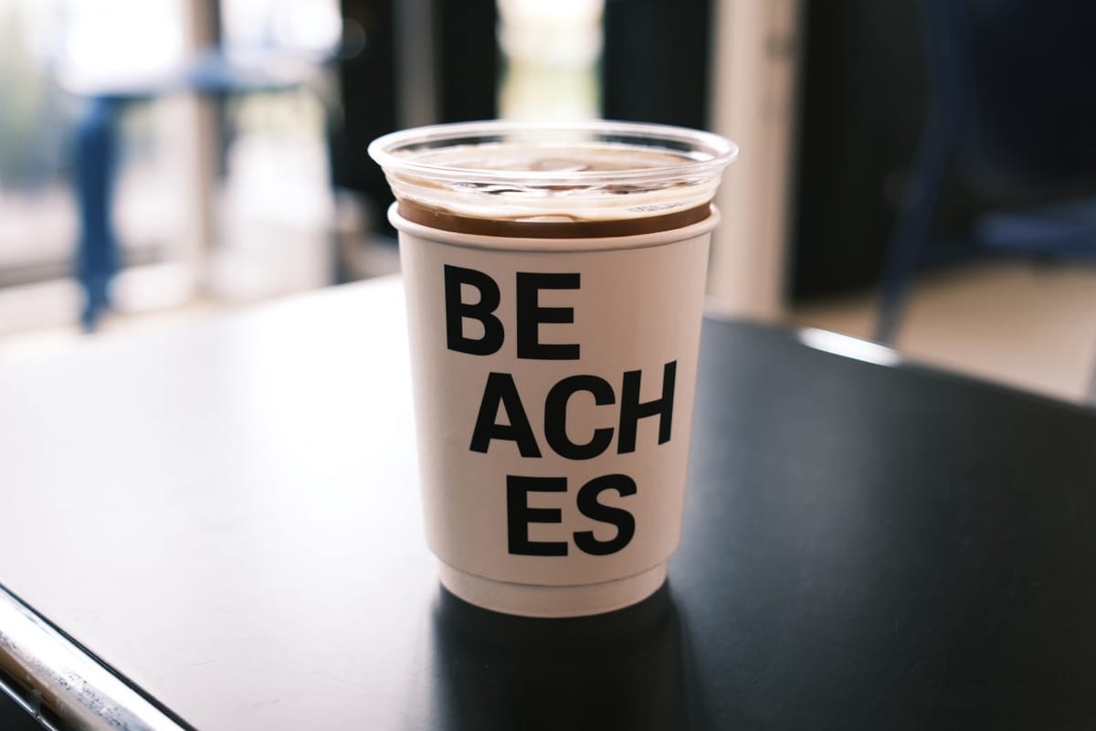 🫧 ₊˚🪼⊹해변에서 즐기는 밝은 커피 🦪‧₊˚ ✩